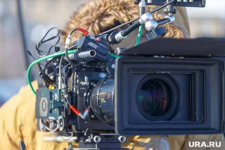 Джеймс Фоули известен как режиссер продолжения «Пятидесяти оттенков серого» и «Карточного домика»