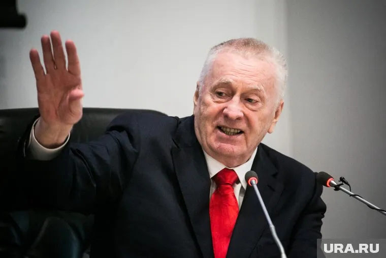 Состояние Жириновского стабильное, но о выписке речи не идет