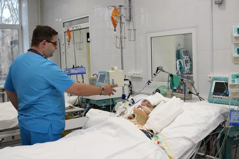 Выездная комиссия гордумы во 2 городскую больницуКурган, больница, реанимация, врач, больной, пострадавший, интенсивная терапия