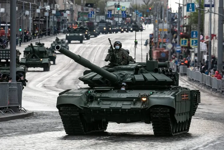 Движение техники для репетиции Парада Победы 9 мая. Москва