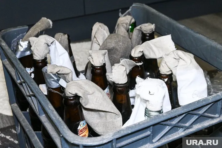 Пермячка бросила коктейль Молотова в стену военкомата