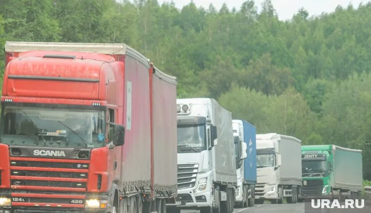 Грузовикам запретили ездить по дорогам ХМАО в жаркие дни