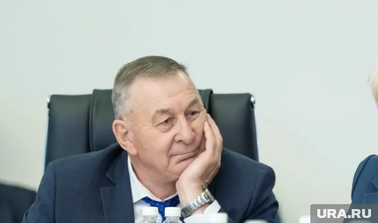 Георгий Поезжаев раздумывает, где найти новых фельдшеров