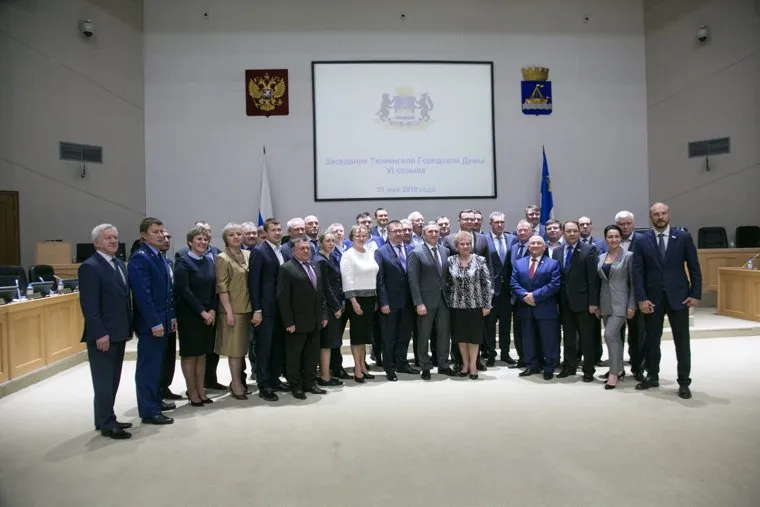 Заседание городской думы с вопросом об отставке с должности главы администрации Александра Моора. Тюмень