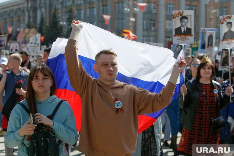 Празднование Дня Победы из российского Ивангорода слышно в эстонской Нарве