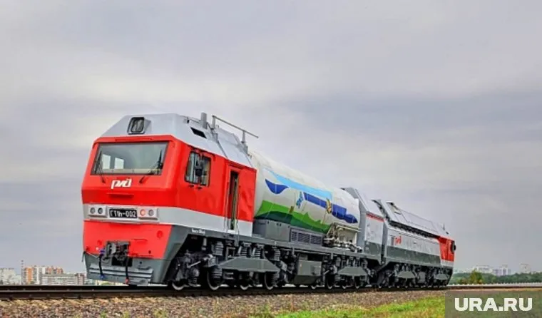 Локомотив с газотурбинным двигателем работает на СПГ