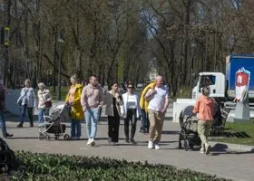 Туры с замороженными тараканами, спектакли и погружение в реку