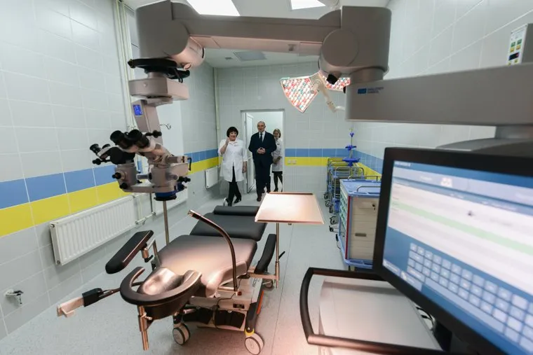 Пресс-тур на территорию медгородка, открытие новой поликлиники, вручение автомобилей скорой медицинской помощи. Челябинск, медицина, дубровский борис, больница