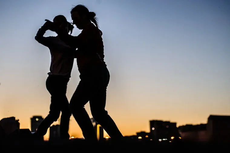 Танцы на набережной Городского пруда. Екатеринбург, влюбленные, закат, парочка, хобби, романтика, танцы