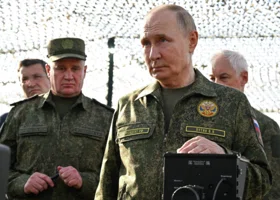 Песков объяснил появление Путина в военной форме