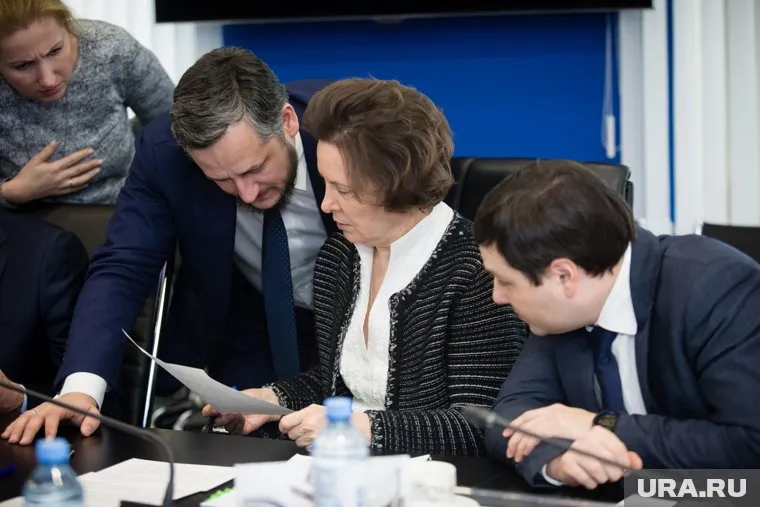 В Югре уверены — Наталья Комарова и ее команда составляют список мэров, которых отправят в отставку после марта