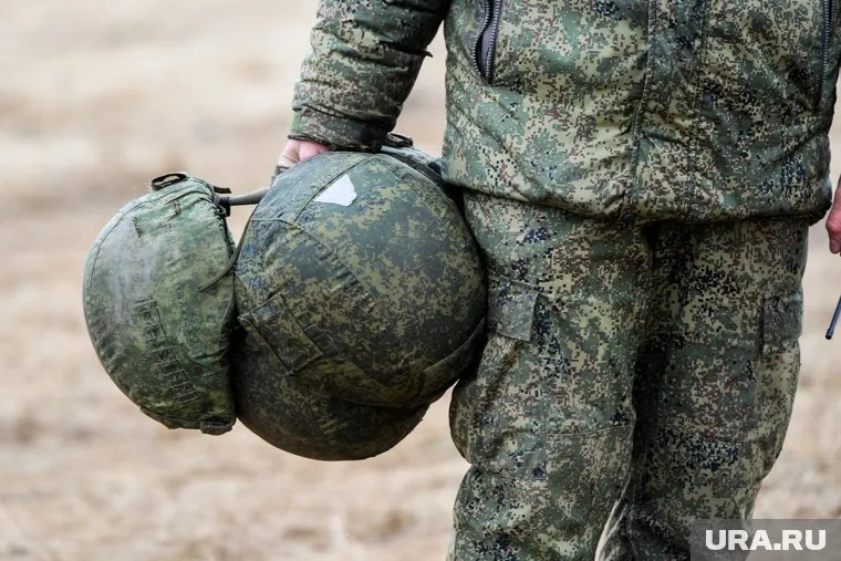 Солдат РФ смог отбить вражеский дрон с гранатой своей головой, защищенной каской