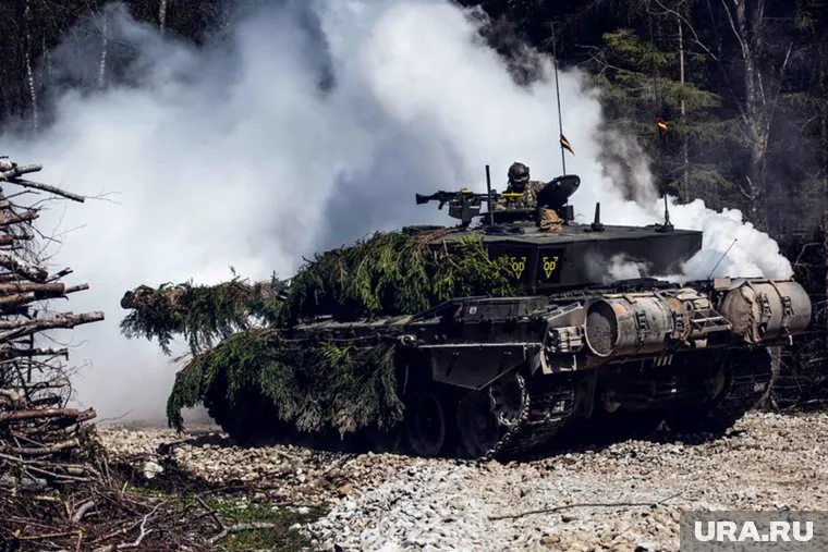 Войска ВС РФ смогли уничтожить несколько танков Challenger 2 в Запорожье, заявил Евгений Балицкий