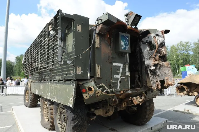 Ребенок скончался на месте после того, как крышка люка БТР внезапно ударила того по голове (архивное фото)