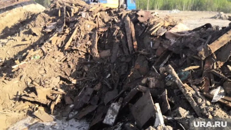 Останки дома пришлось раскапывать полиции