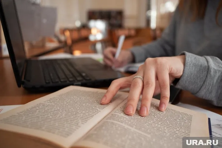 Учебники Мединского получат все 11-классники Курганской области