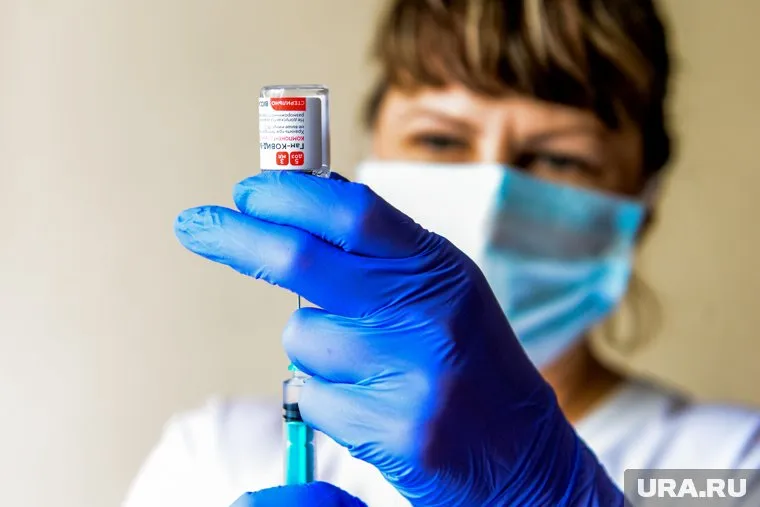 Россиян нельзя принуждать ставить прививку от COVID-19, заявил Владимир Путин