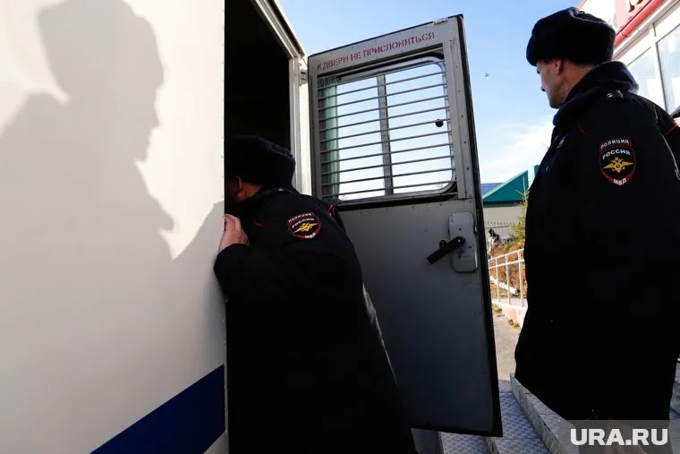 Жители уральского поселка рассказали о возможных причинах гибели 12-летнего школьника