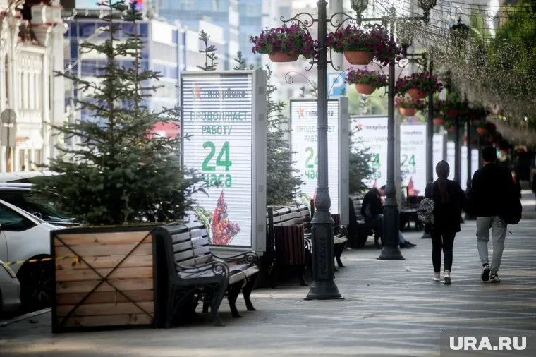 Работников отправят на удаленку, но ТРЦ закрывать не будут