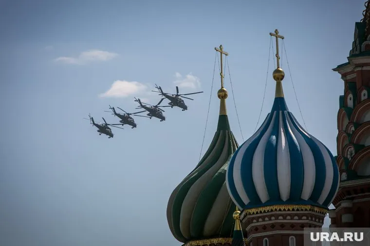 Очевидцы увидели на видео с военными вертолетами над Кремлем вооруженных людей (архивное фото)