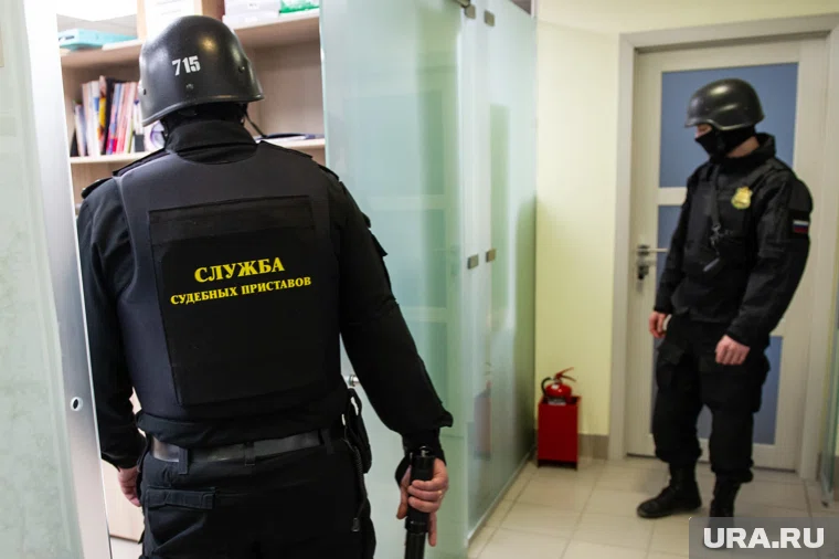 Судебные приставы взыскивают с жителей Тюменской области долги по ЖКХ и кредитам