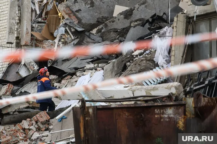 На месте обрушения в жилом доме введен режим ЧС (архивное фото)