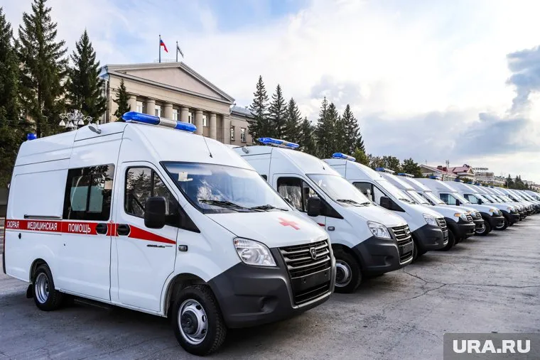 Масштабный парад машин скорой помощи поразил курганцев