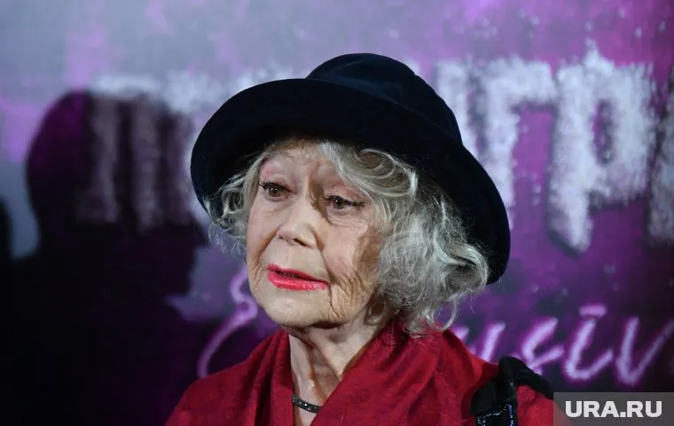 Светлана Немоляева отмечает день рождения 18 апреля