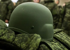 Челябинцы стали получать бронежилеты и шлемы по почте