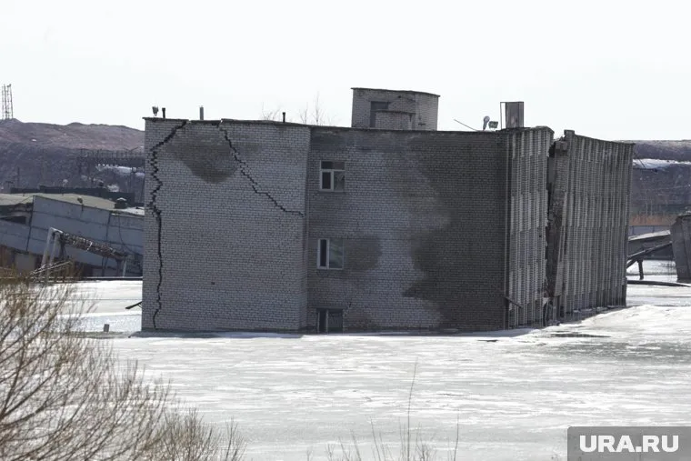 Блогер прошелся с видеокамерой по заброшенной части города