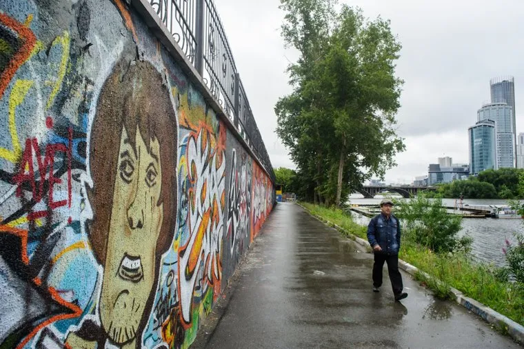 Надписи на криминальную тему на стенах и другие снимки Екатеринбурга, надписи на стенах, ауе, екатеринбург, рисунки на стенах, арестантский уклад един