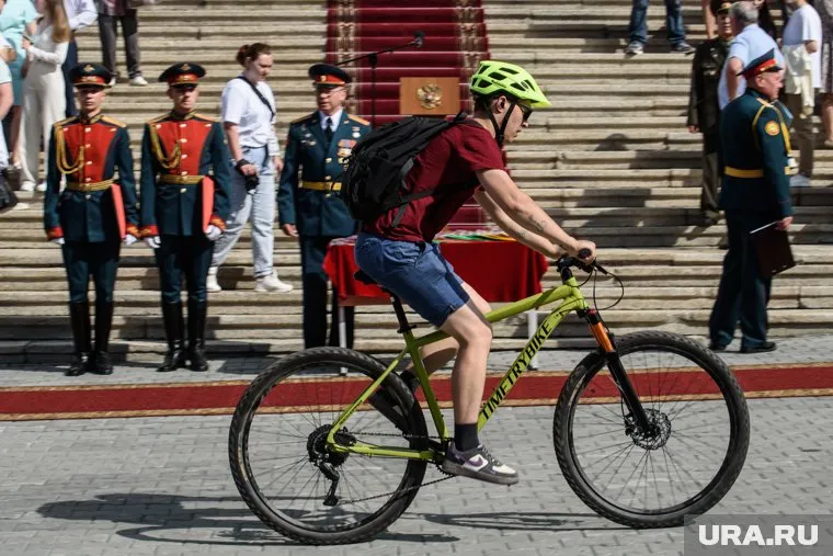 Велосипедист преодолеет более 6000 километров