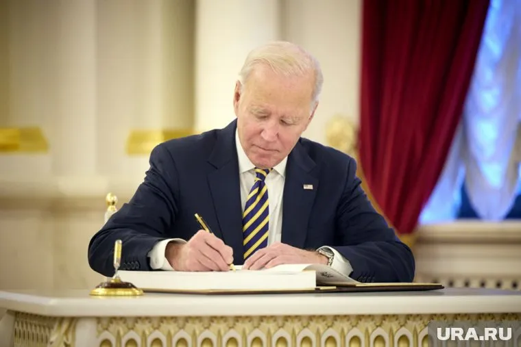 Байден поручил выделить дополнительное финансирование Украине