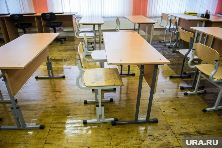 В соцсетях пишут, что брошюры раздавали старшеклассницам