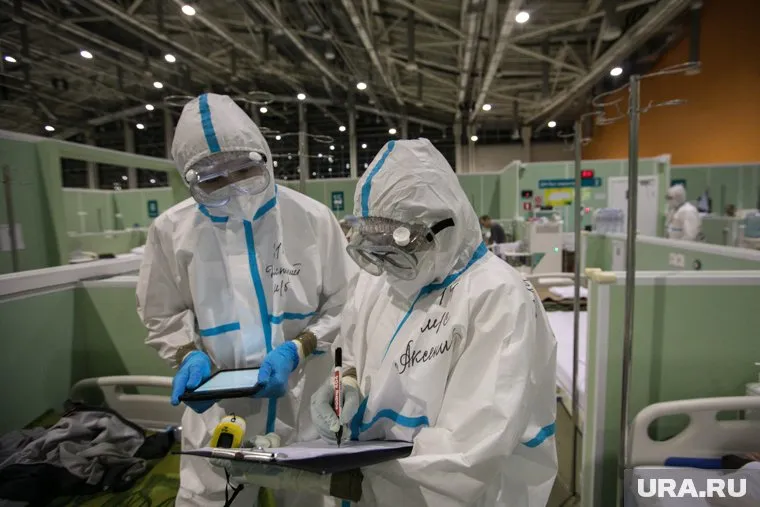 Распространение коронавируса усиливают новые штаммы инфекции