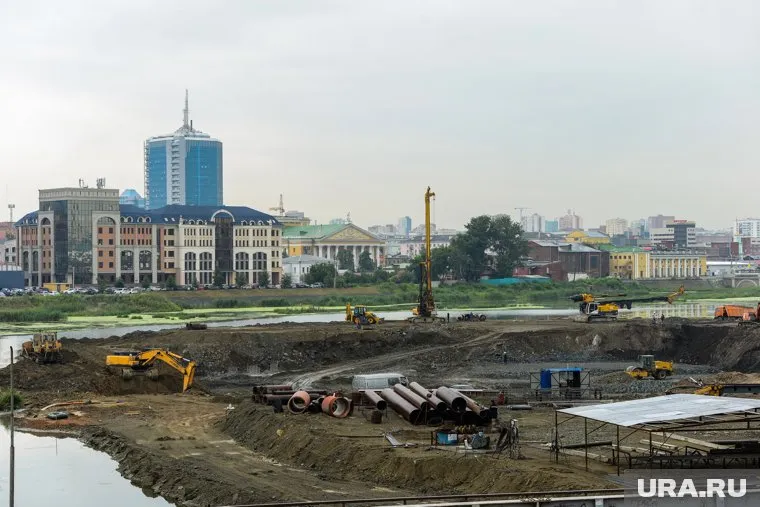 Строители конгресс-холла сбрасывали дренажные воды в реку