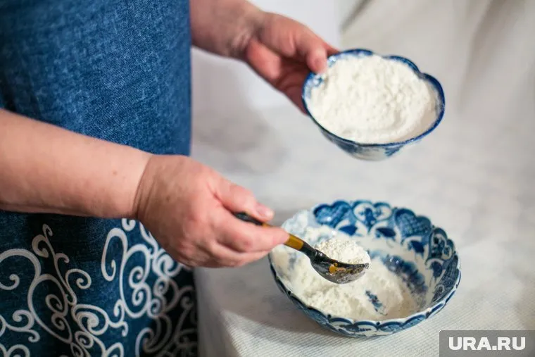 Свердловчанка испекла блины с червями