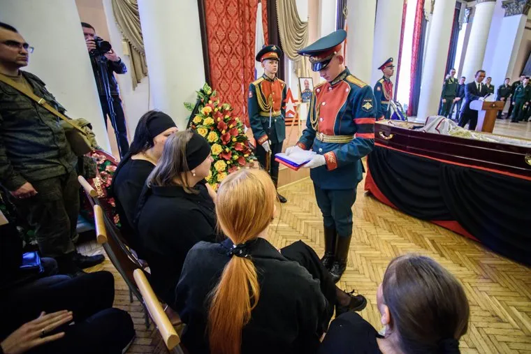 Прощание с полковником Павлом Кропотовым в Окружном доме офицеров. Екатеринбург 