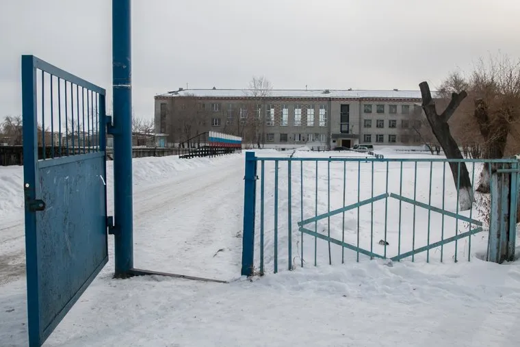Фото с места событий - стрельбы в школе № 15. Шадринск, шадринск, ворота, школа15