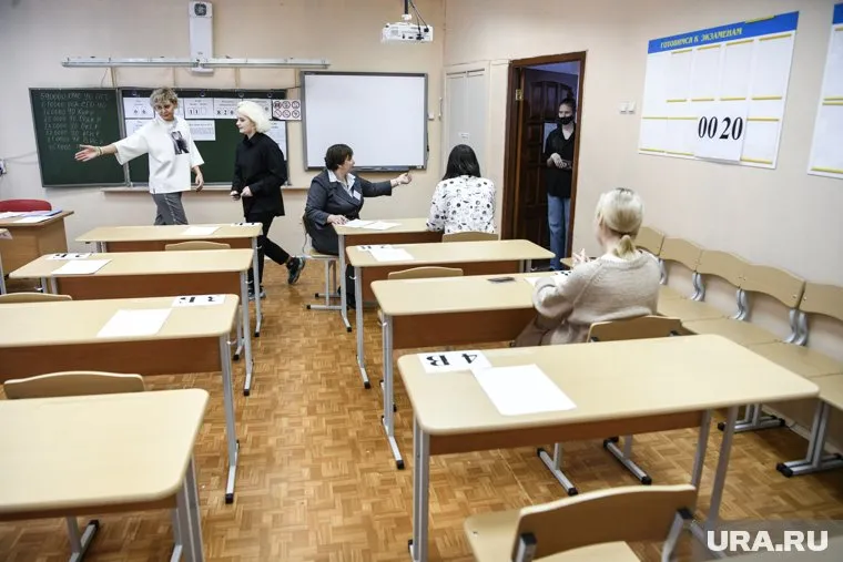 Дети будут зачислены в школы по новому месту жительства без справок и дополнительных документов