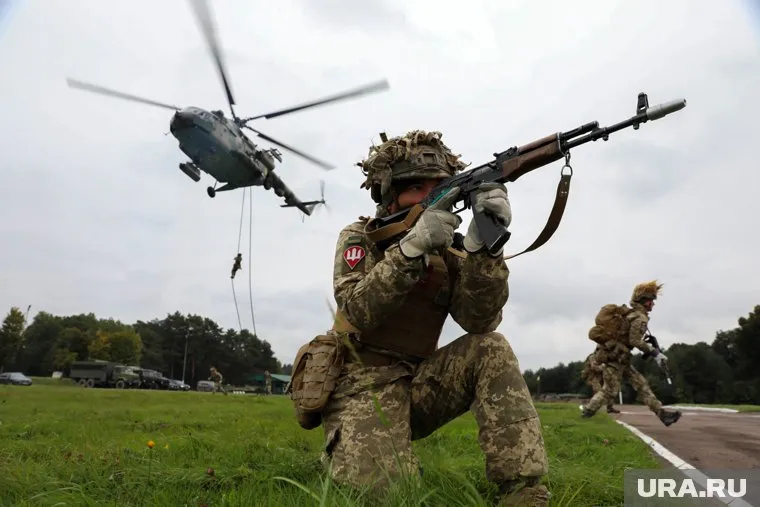 Украинская община высказала недовольство решением Австралии по вертолетам