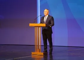 «Вместе мы победим»: губернатор Моор поздравил Тюменскую область с юбилеем