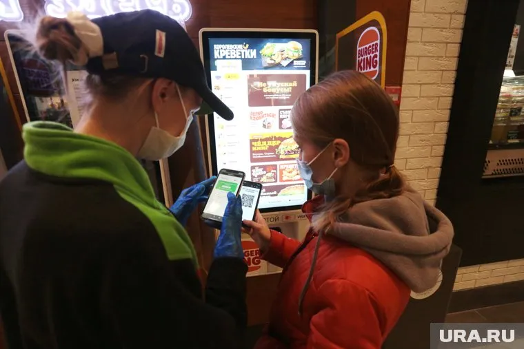 QR-код пермяки уже обязаны предъявлять при посещении торговых центров и кафе