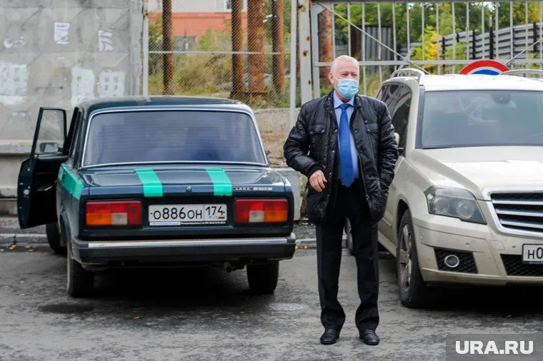 Пристав привез экс-мэра Челябинска Евгения Тефтелева в суд