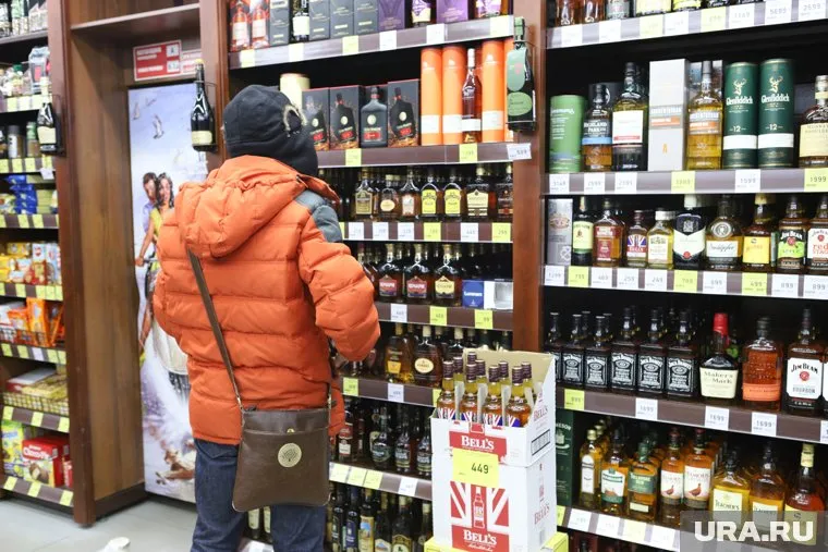 Россияне собираются закупить к празднику игристые вина и шампанское