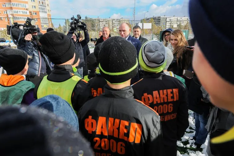 Объезд городских территорий Борисом Дубровским. Челябинск, футболисты, дубровский борис