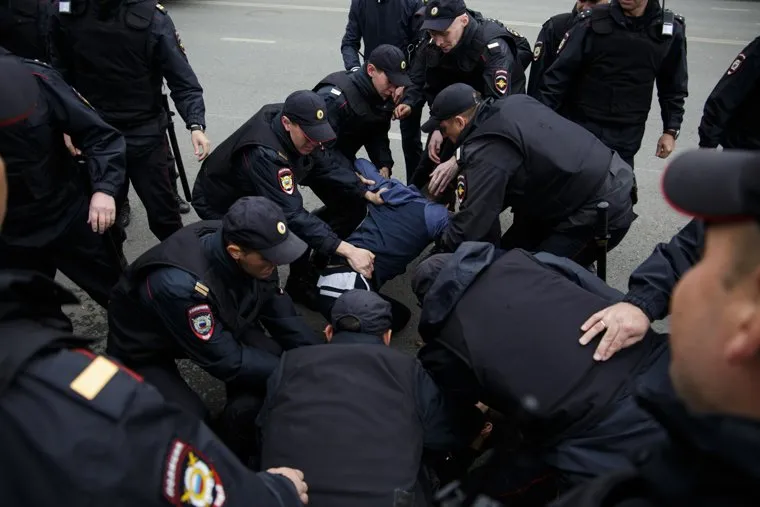 Несанкционированная акция против изменения пенсионного законодательства в Перми