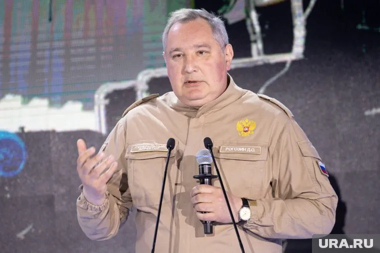 Рогозин рассказал, что робот выбирает наиболее значимую цель и поражает ее огнем