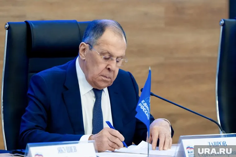  Лавров отметил, что Москва продолжает рассматривать различные форматы взаимодействия по решению украинского конфликта 