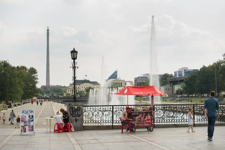 Точки продажи воды в центре Екатеринбурга, исторический сквер
